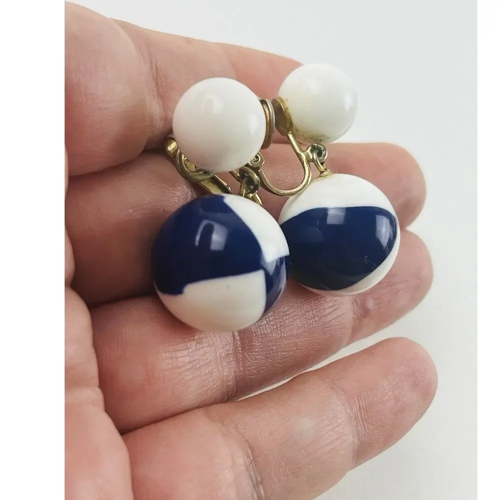 Crown Trifari White Blue Beach Ball Dangle Clip On Earrings Gold Tone Lucite? 80